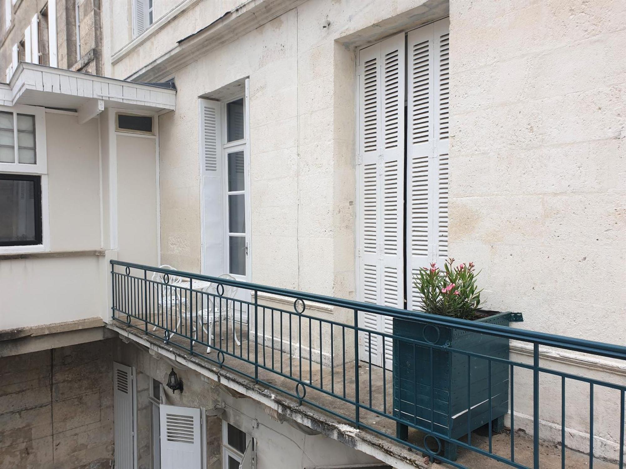 Meubles De L'Arsenal Coeur De Ville ! Angouleme Luaran gambar